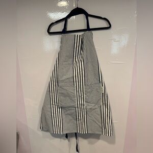Striped Sur La Table Apron with Pockets